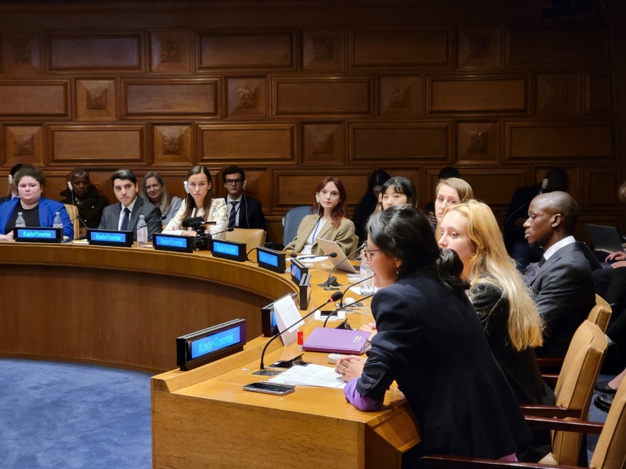 Ms. Mariana Larissa Roa Vargas, #Leader4Tomorrow, provides introductory remarks for the working group on projects to engage. Photo credit: Sangmin Lee.